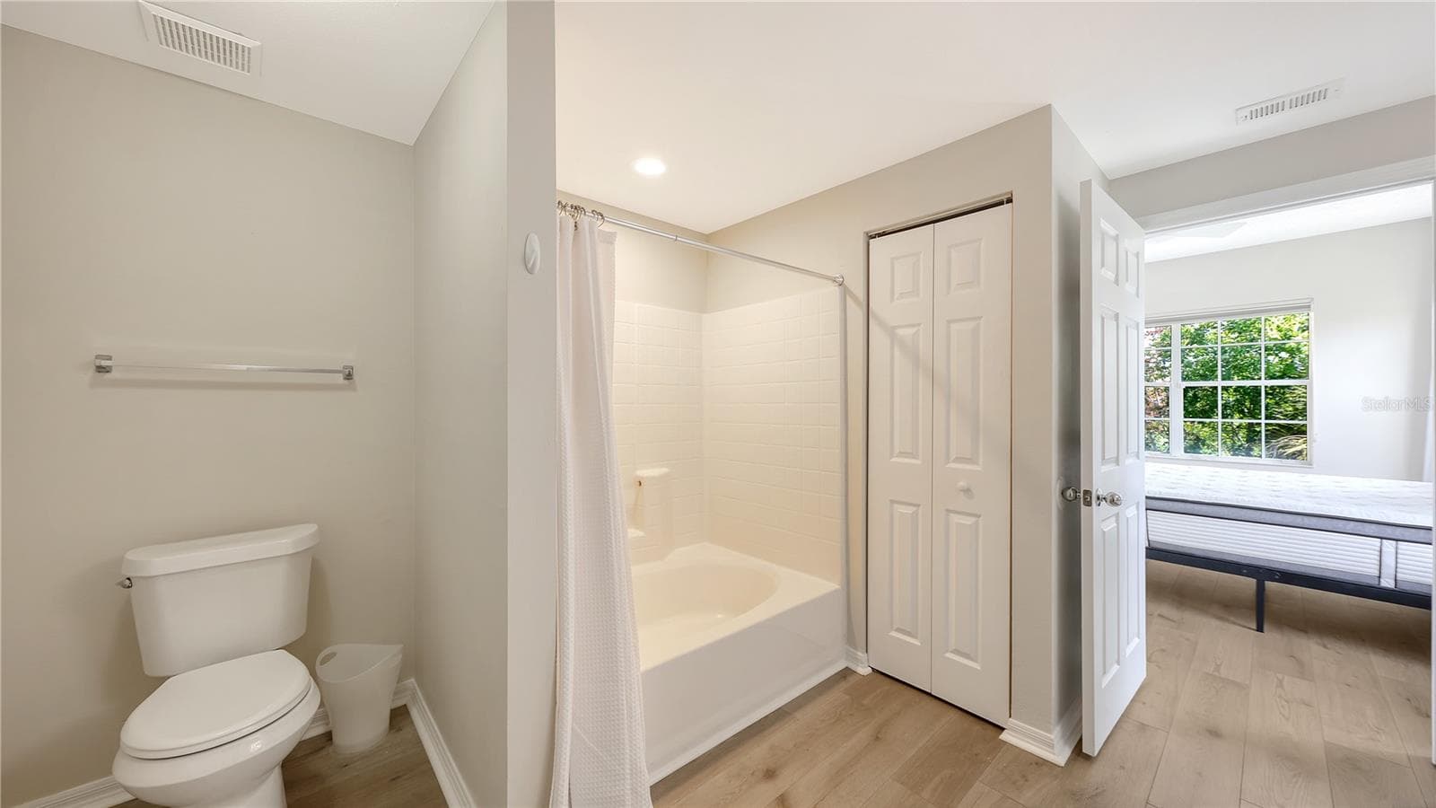 Oval shaped tub. - 5551 BENTGRASS DR #11-117, SARASOTA