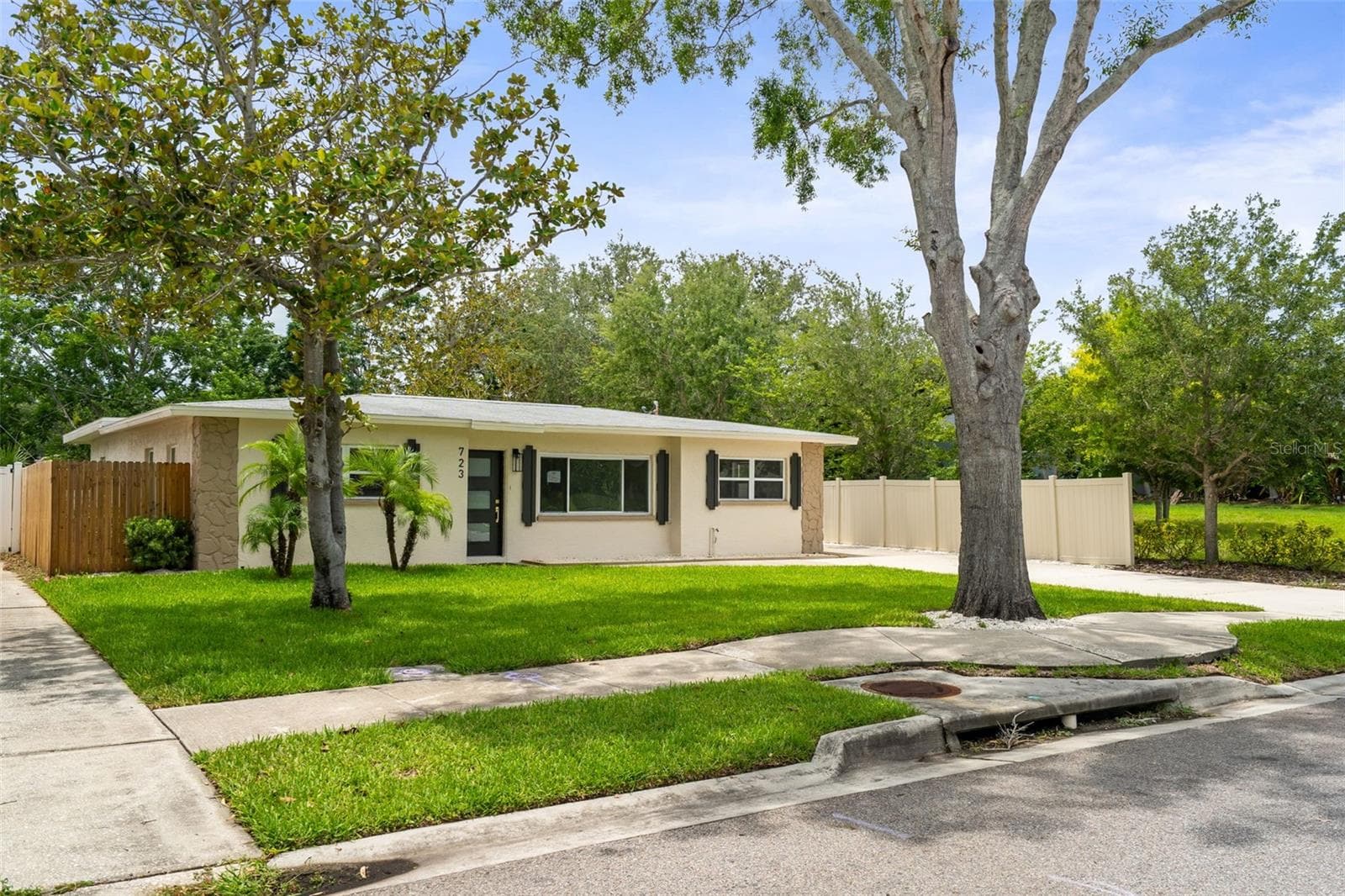 Single Family Residence at 723 W BAYSHORE DR, TARPON SPRINGS, photo 4 of 60