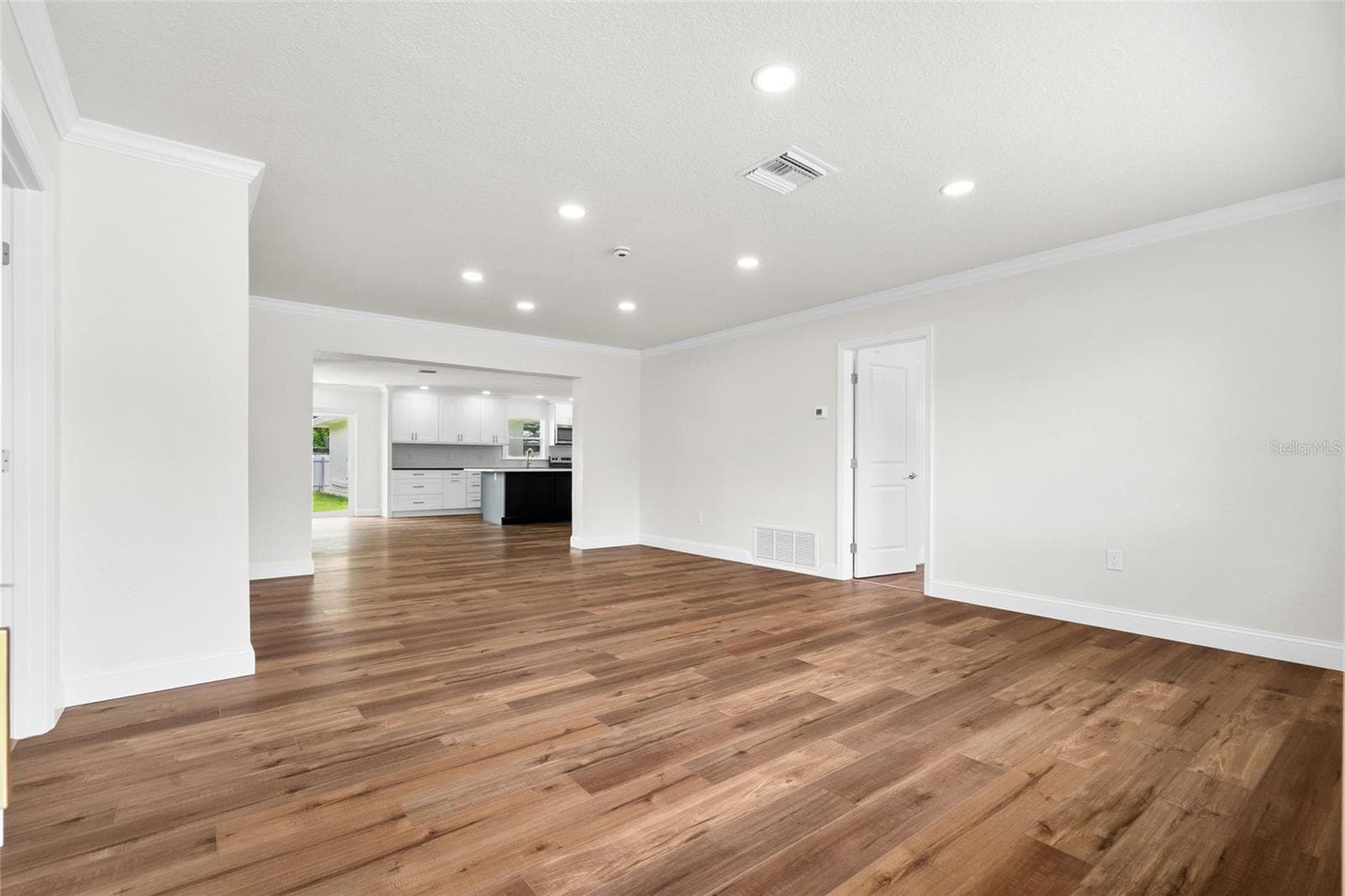 Single Family Residence at 723 W BAYSHORE DR, TARPON SPRINGS, photo 5 of 60
