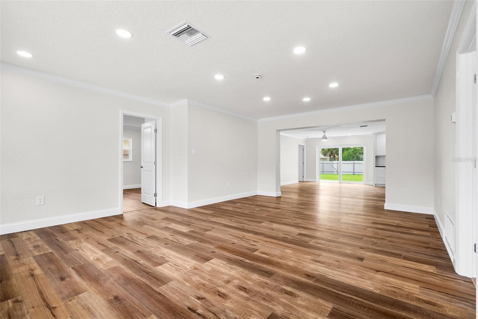 Single Family Residence at 723 W BAYSHORE DR, TARPON SPRINGS, photo 6 of 60