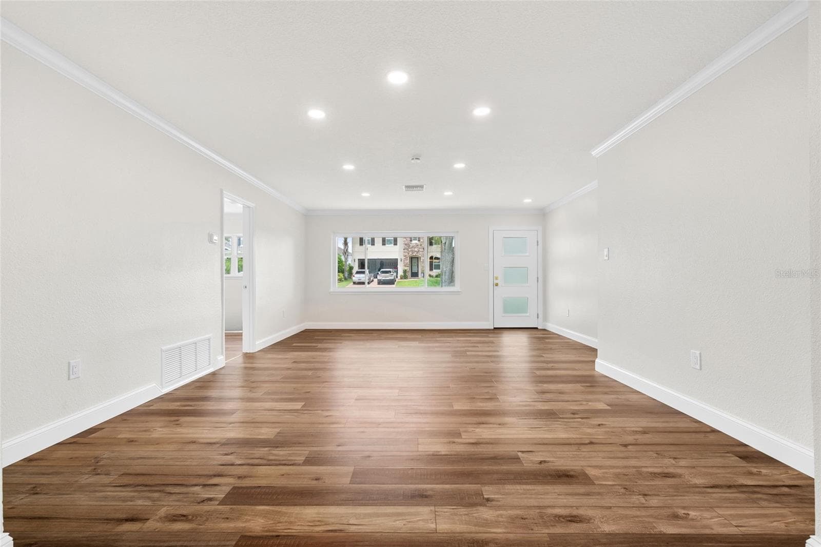 Single Family Residence at 723 W BAYSHORE DR, TARPON SPRINGS, photo 8 of 60