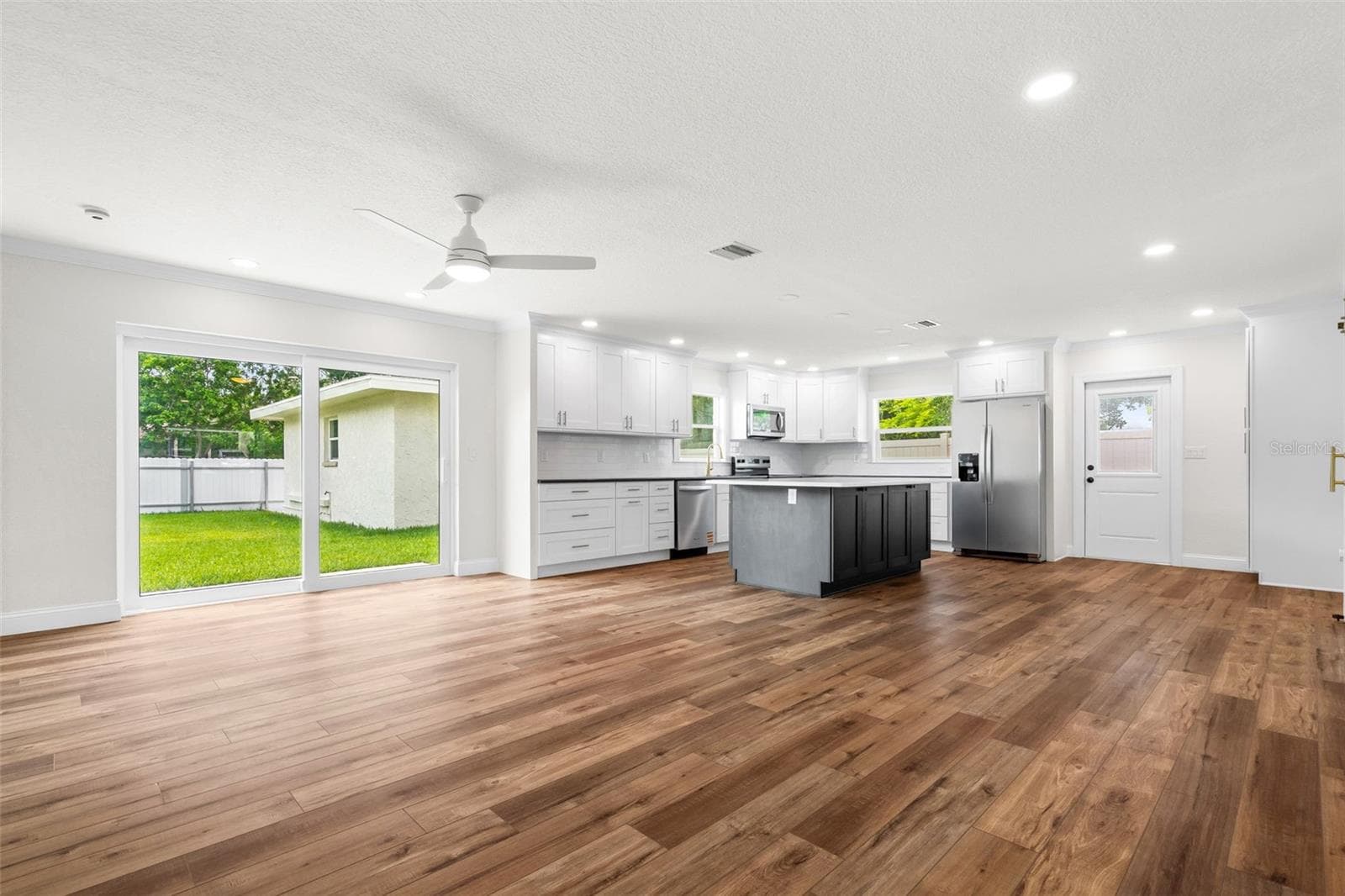 Single Family Residence at 723 W BAYSHORE DR, TARPON SPRINGS, photo 9 of 60