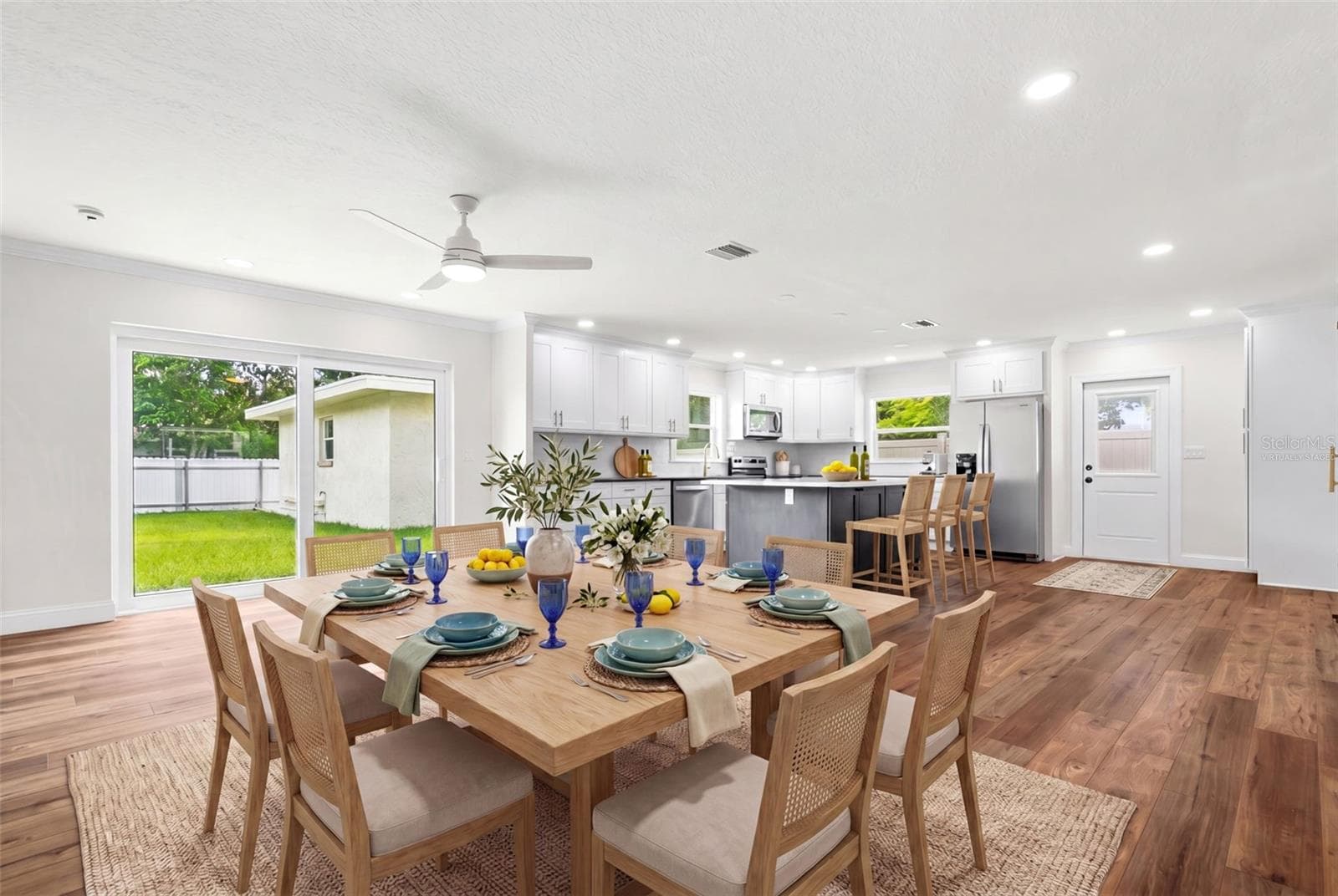 virtually staged - 723 W BAYSHORE DR, TARPON SPRINGS