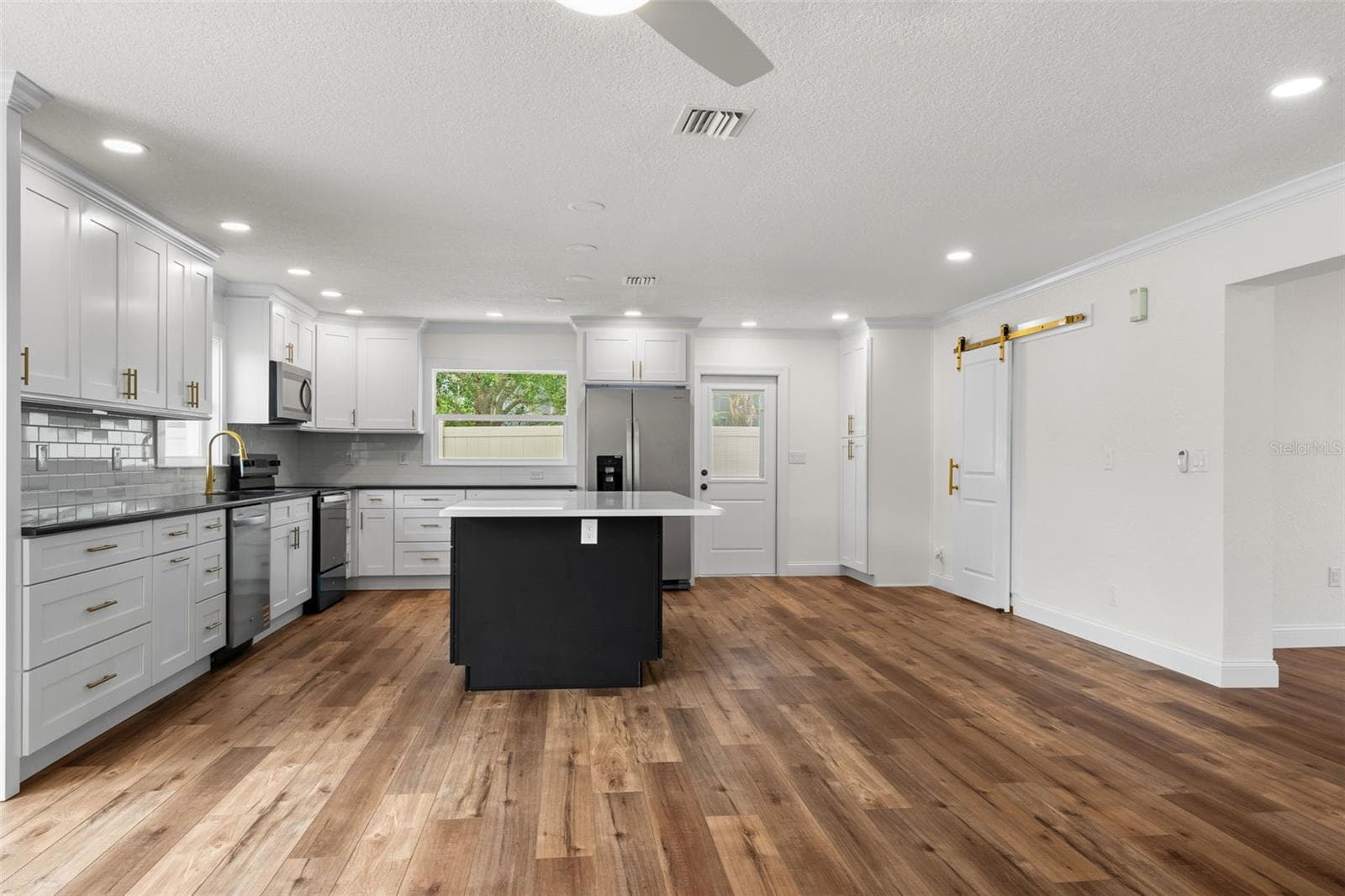 Single Family Residence at 723 W BAYSHORE DR, TARPON SPRINGS, photo 11 of 60