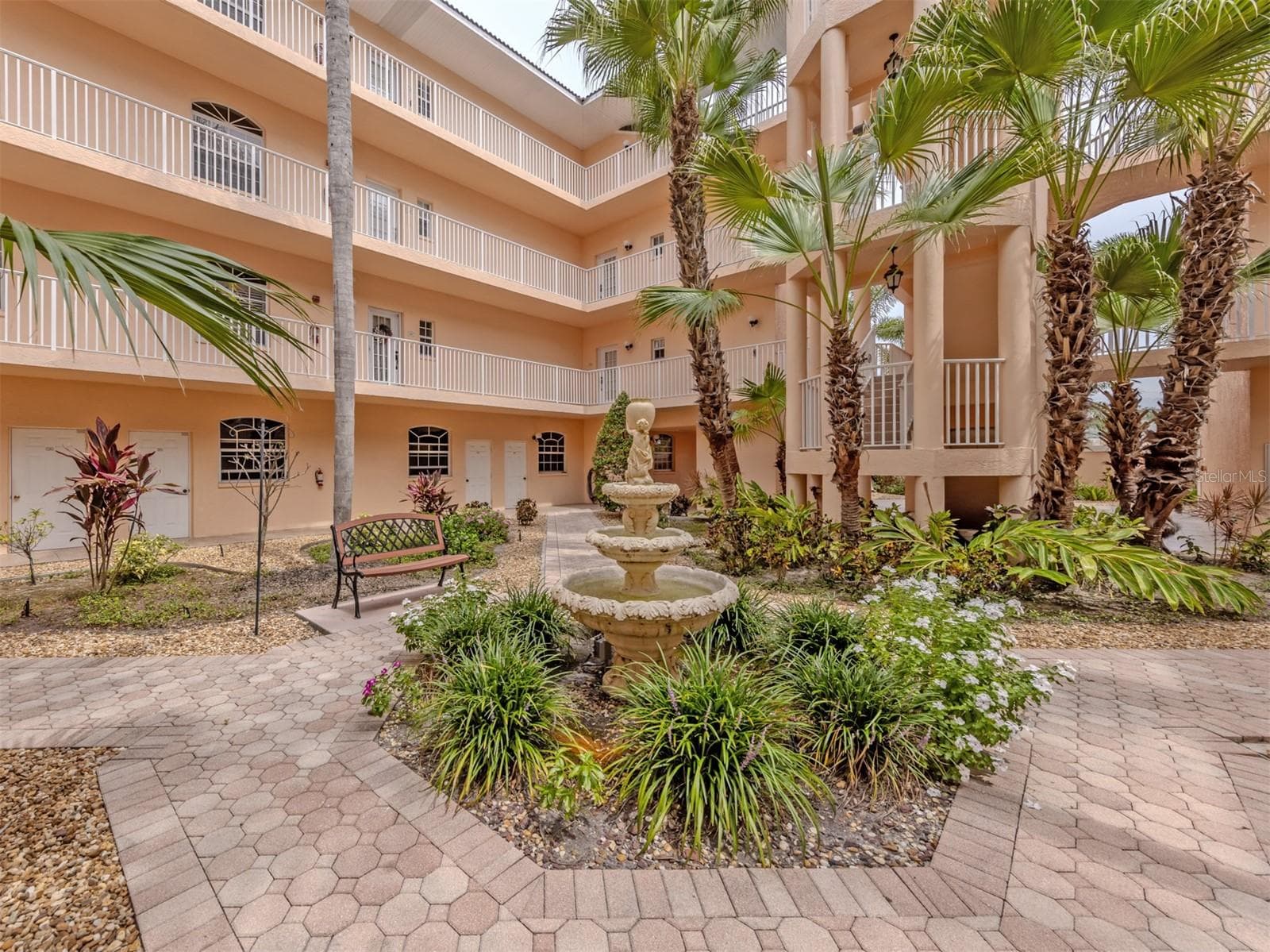 Courtyard - 1505 GONDOLA PARK DR #1505, VENICE