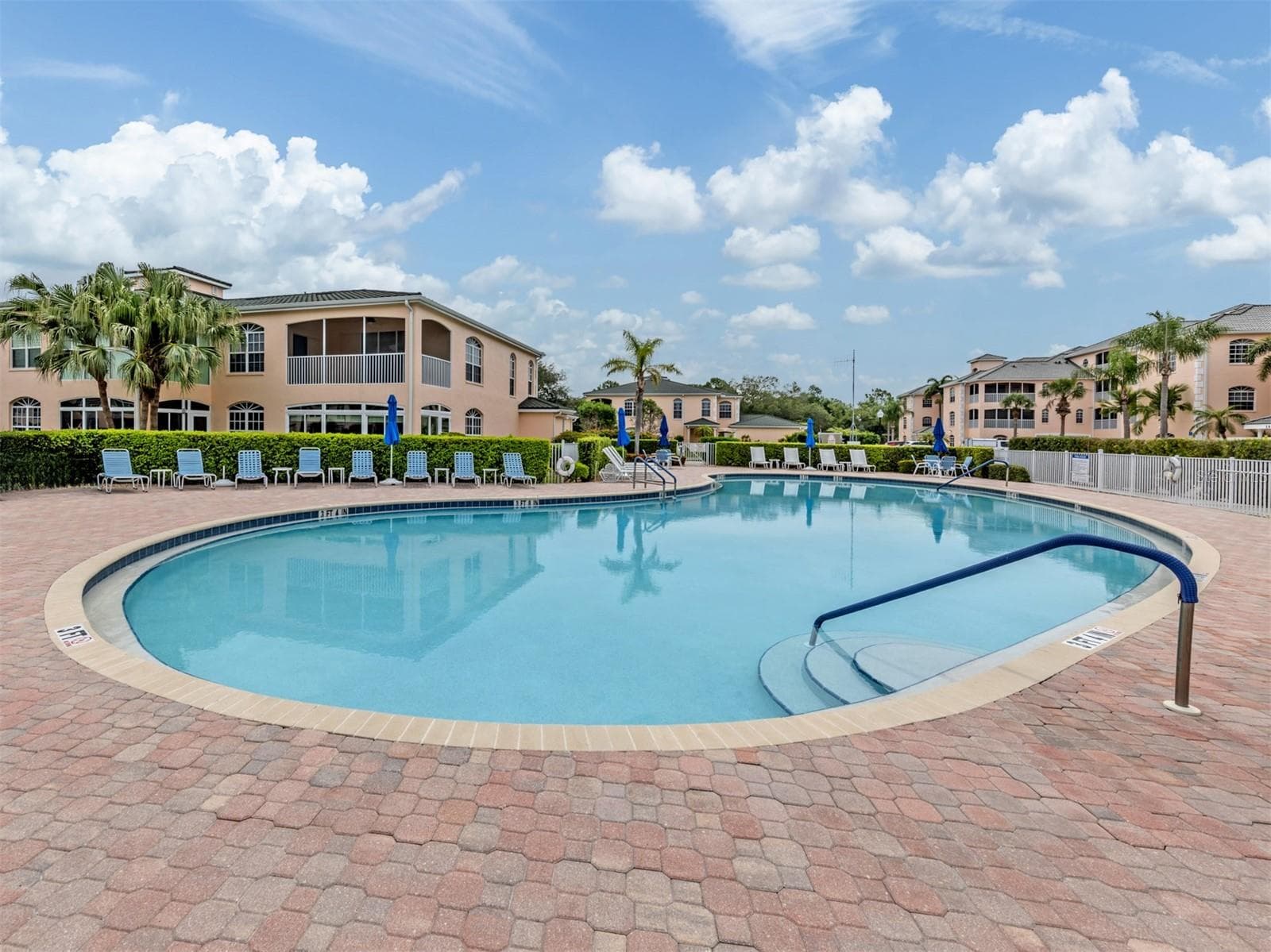Community pool - 1505 GONDOLA PARK DR #1505, VENICE