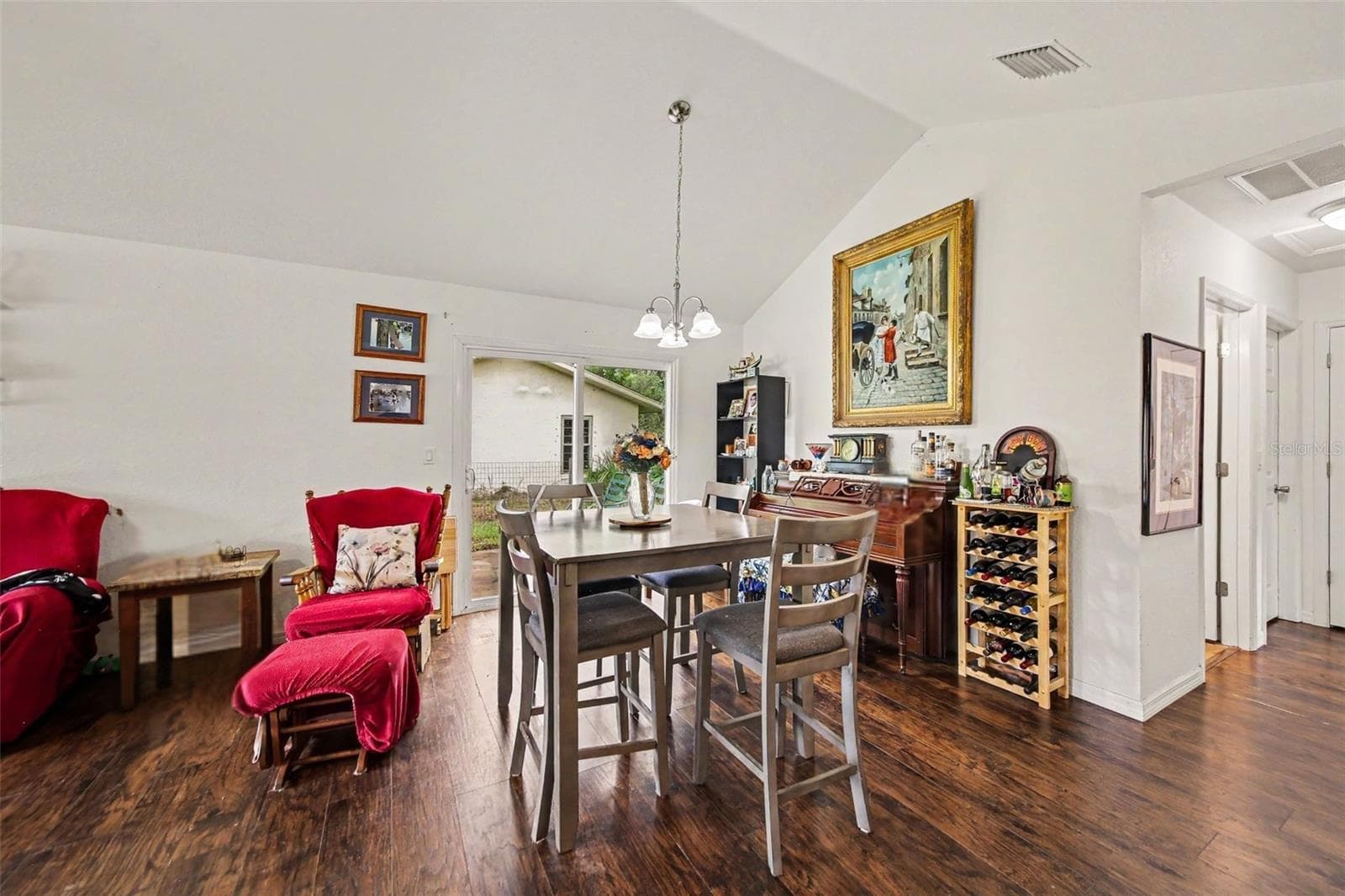 Into the hallway you will find the guest bathroom with Tub and counterspace. - 17050 SE 60TH ST, OCKLAWAHA