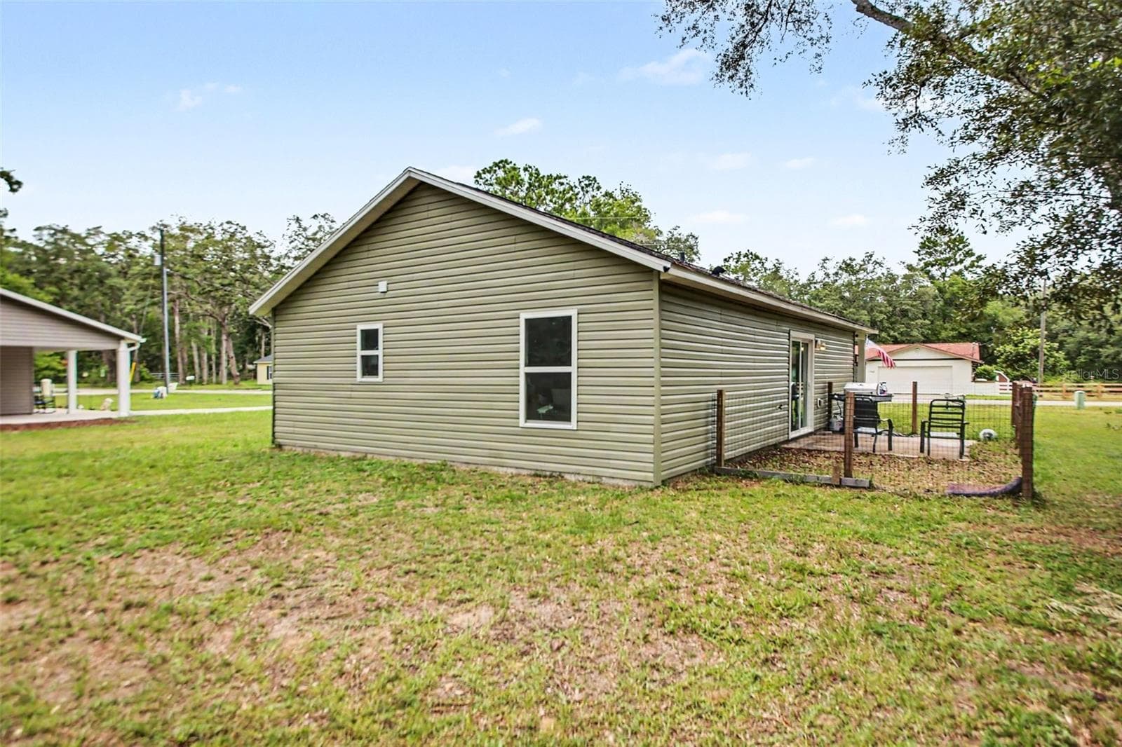 A home away from home near the Ocala National Forest. - 17050 SE 60TH ST, OCKLAWAHA