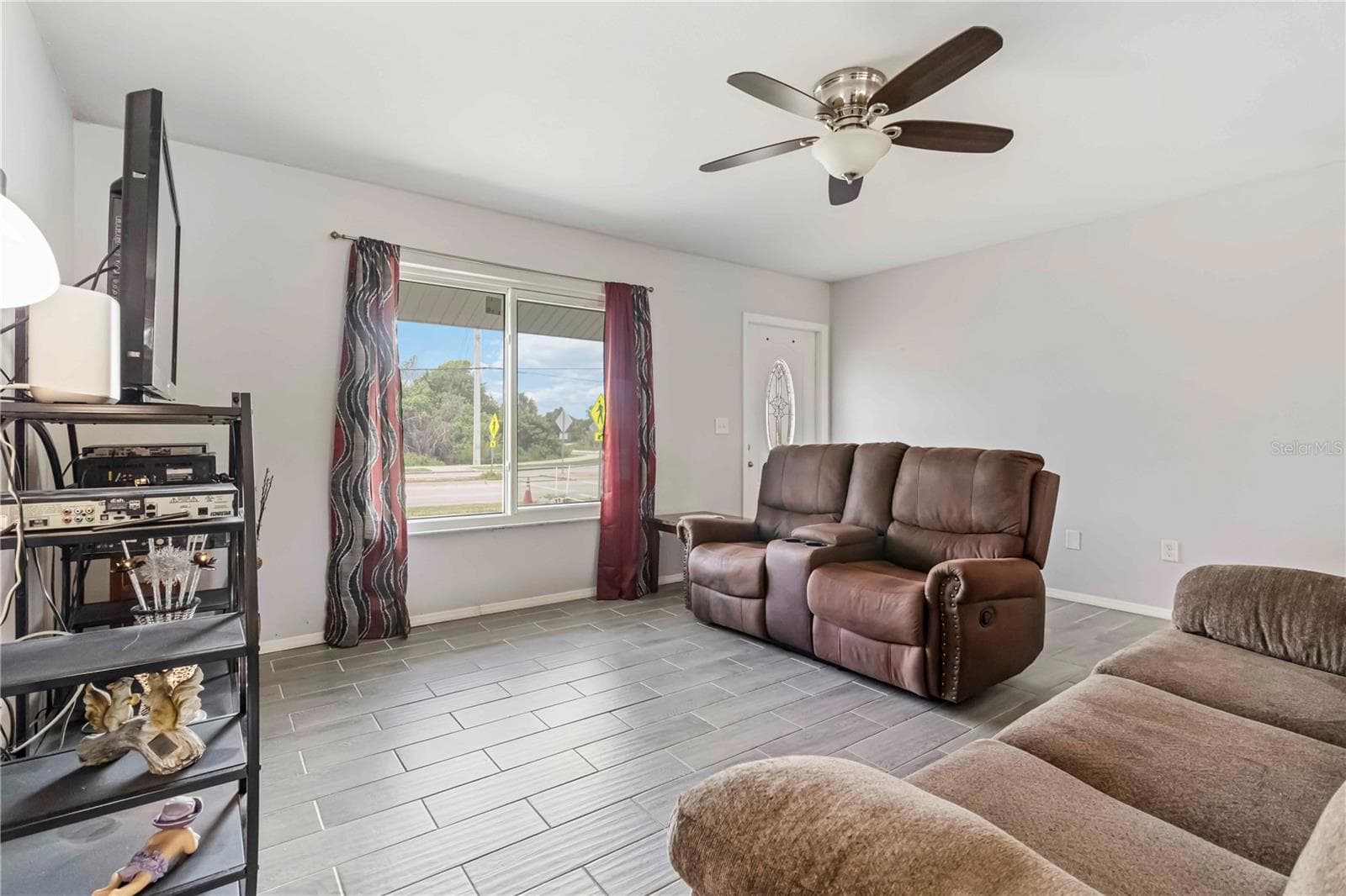 Single Family Residence at 20550 EDGEWATER DR, PORT CHARLOTTE, photo 4 of 36