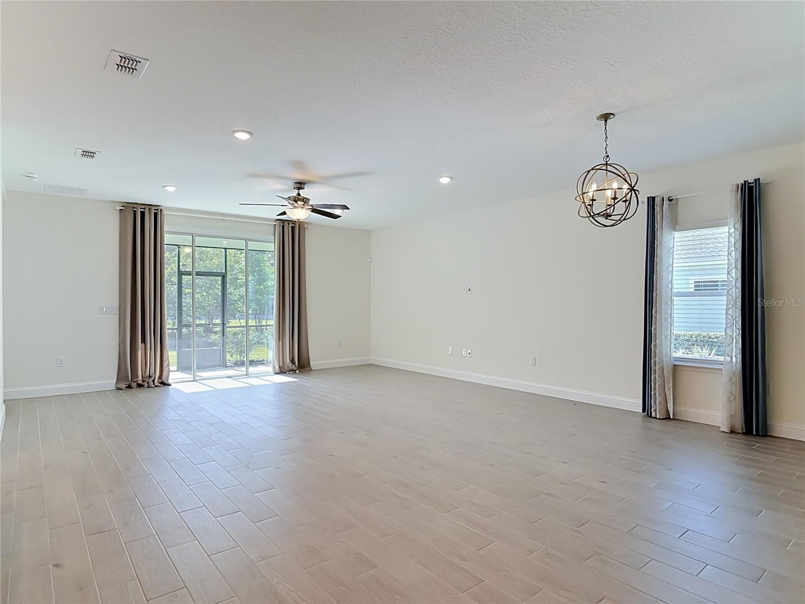 Single Family Residence at 2183 RAGLAN CIR, ORMOND BEACH, photo 4 of 65