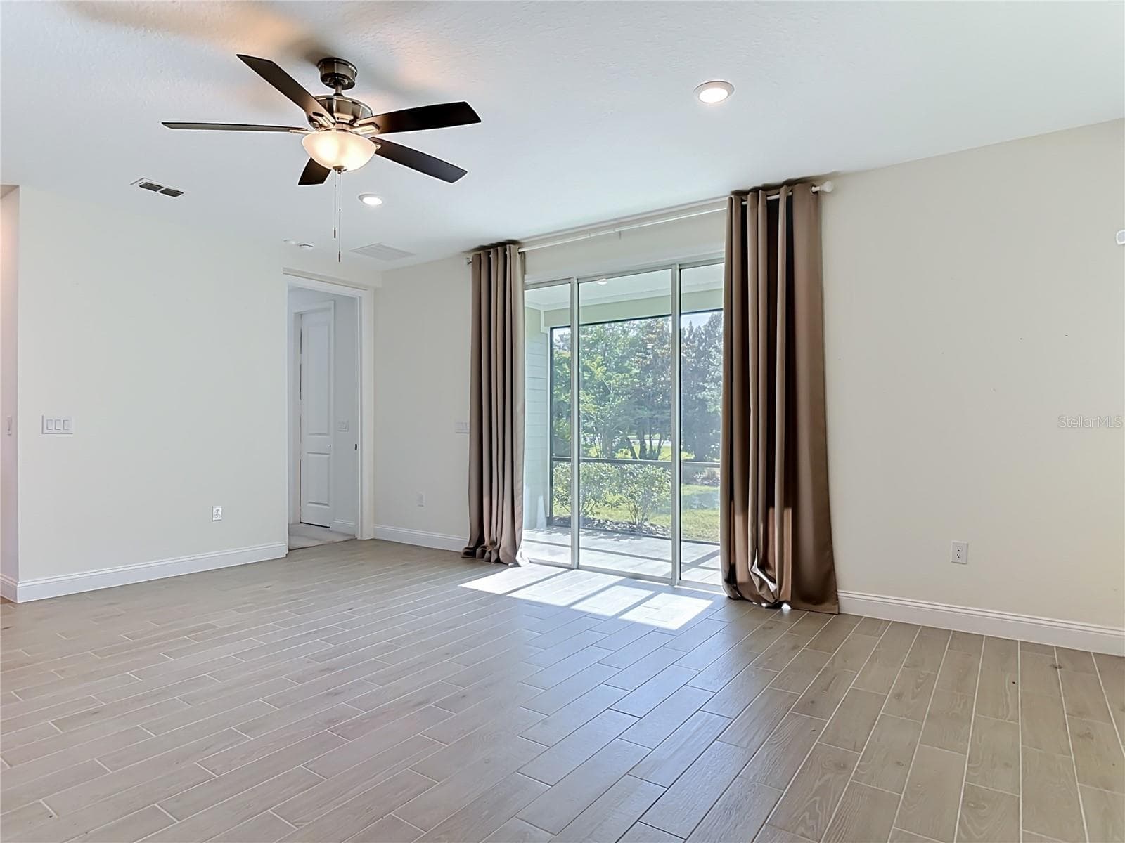 Single Family Residence at 2183 RAGLAN CIR, ORMOND BEACH, photo 9 of 65