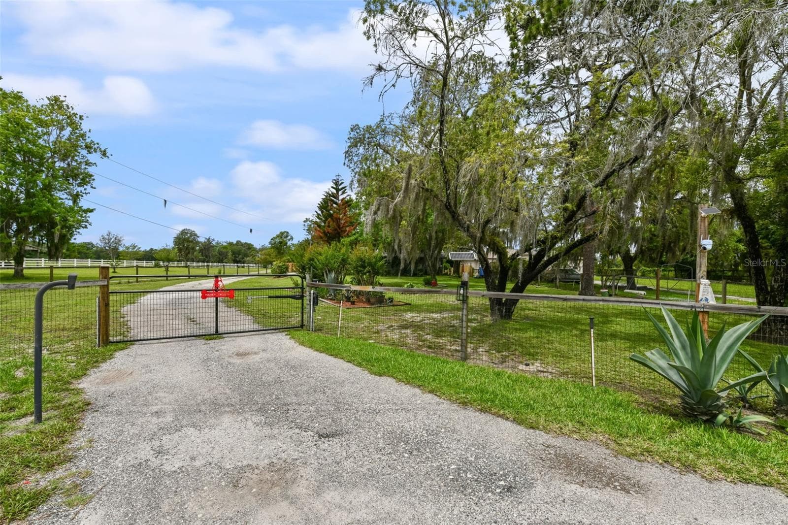 Electric Gate Entrance - 2036 LAKE VIEW AVE, CHULUOTA