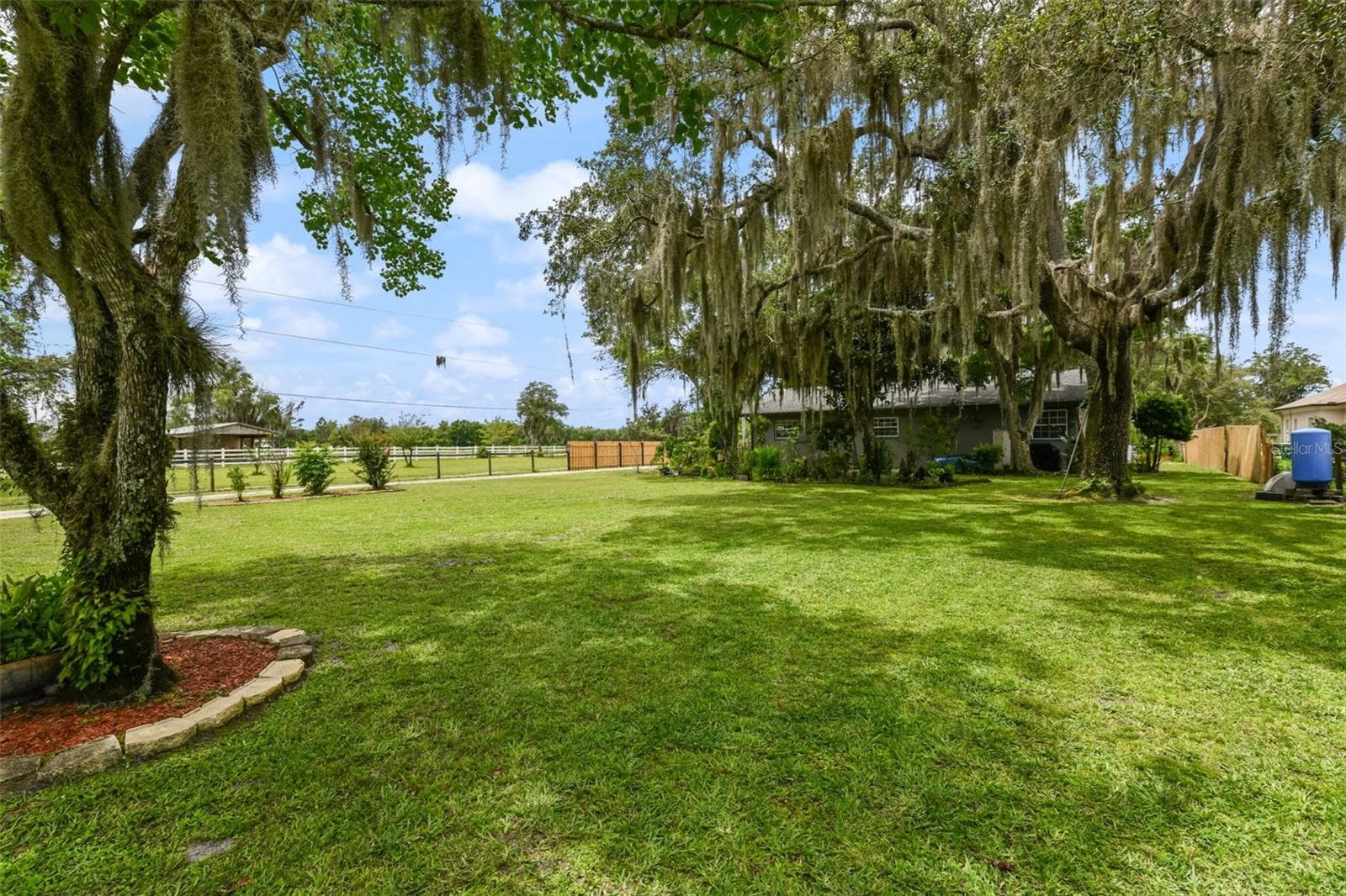 Large Front Yard - 2036 LAKE VIEW AVE, CHULUOTA