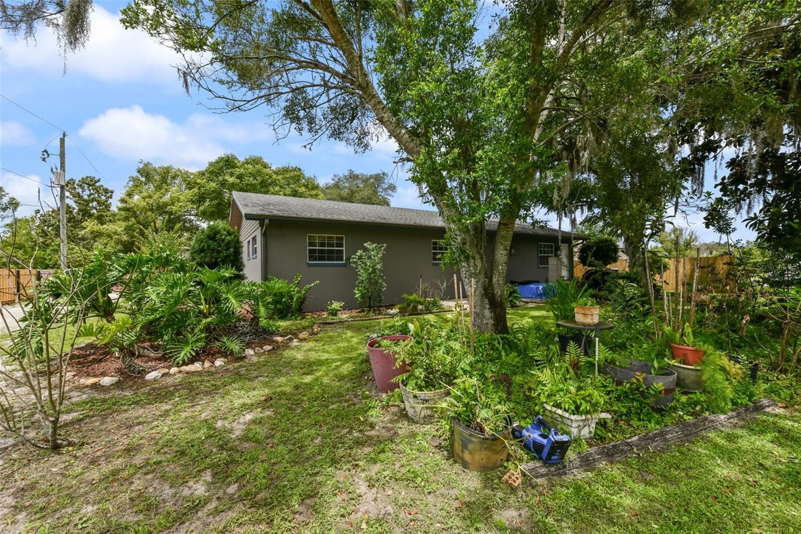 Main House Exterior - 2036 LAKE VIEW AVE, CHULUOTA