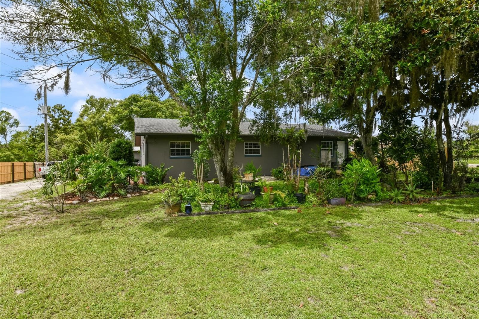Main House Exterior - 2036 LAKE VIEW AVE, CHULUOTA