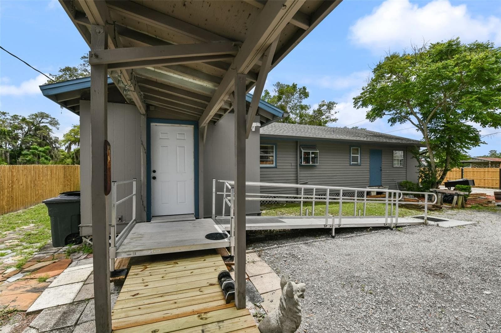 Handicap Accessible Entrance - 2036 LAKE VIEW AVE, CHULUOTA