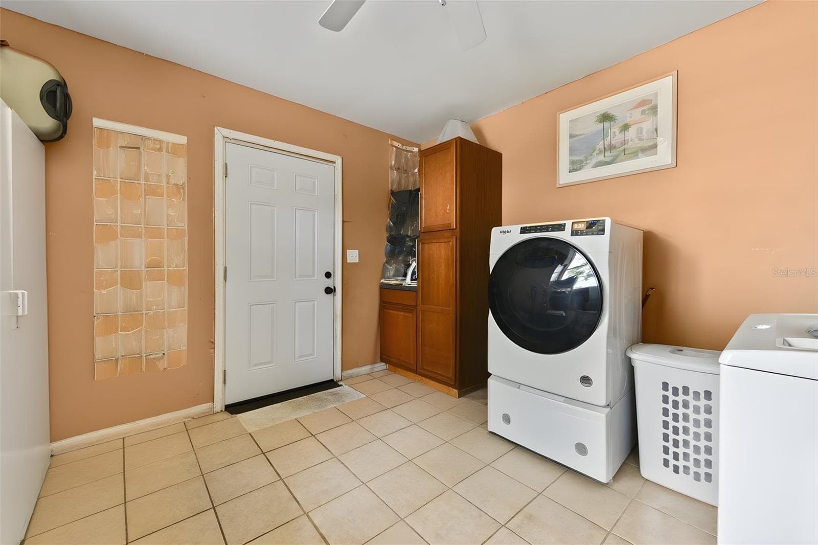 Laundry Room in Main House - 2036 LAKE VIEW AVE, CHULUOTA