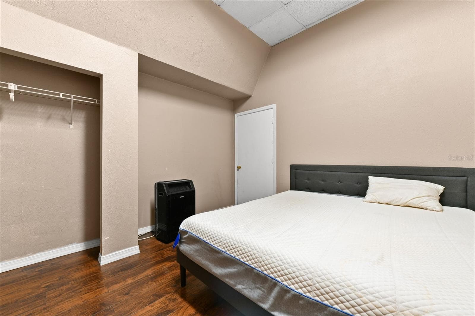 Dwelling Unit #2 Bedroom 2 - 2036 LAKE VIEW AVE, CHULUOTA