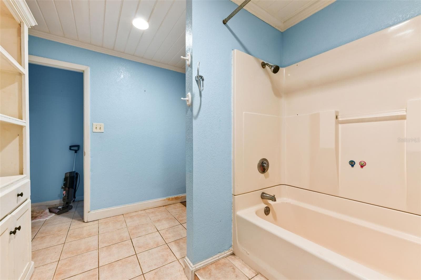 Single Family Residence at 2036 LAKE VIEW AVE, CHULUOTA, photo 45 of 97