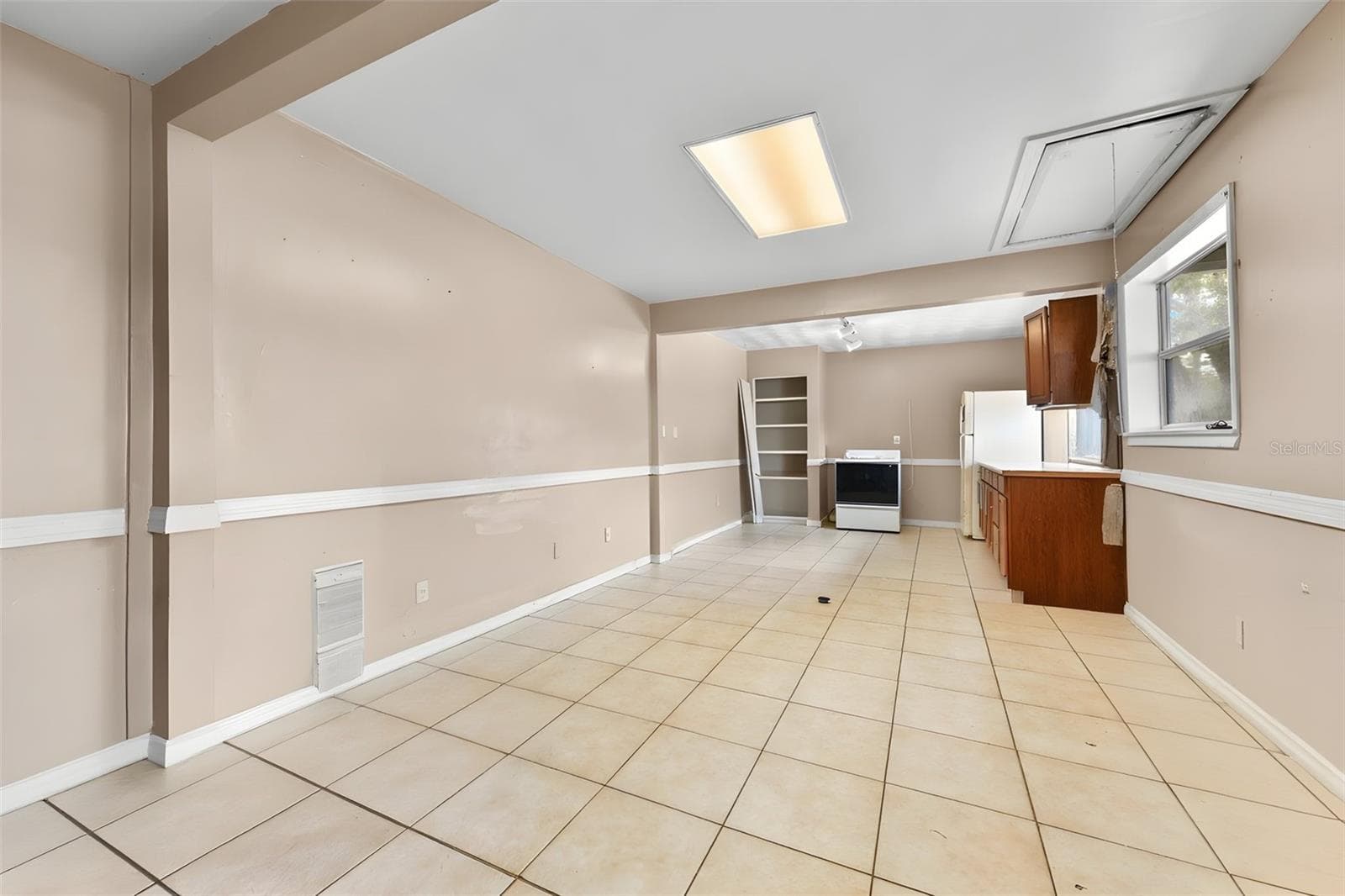 Dwelling Unit #3 living area - 2036 LAKE VIEW AVE, CHULUOTA