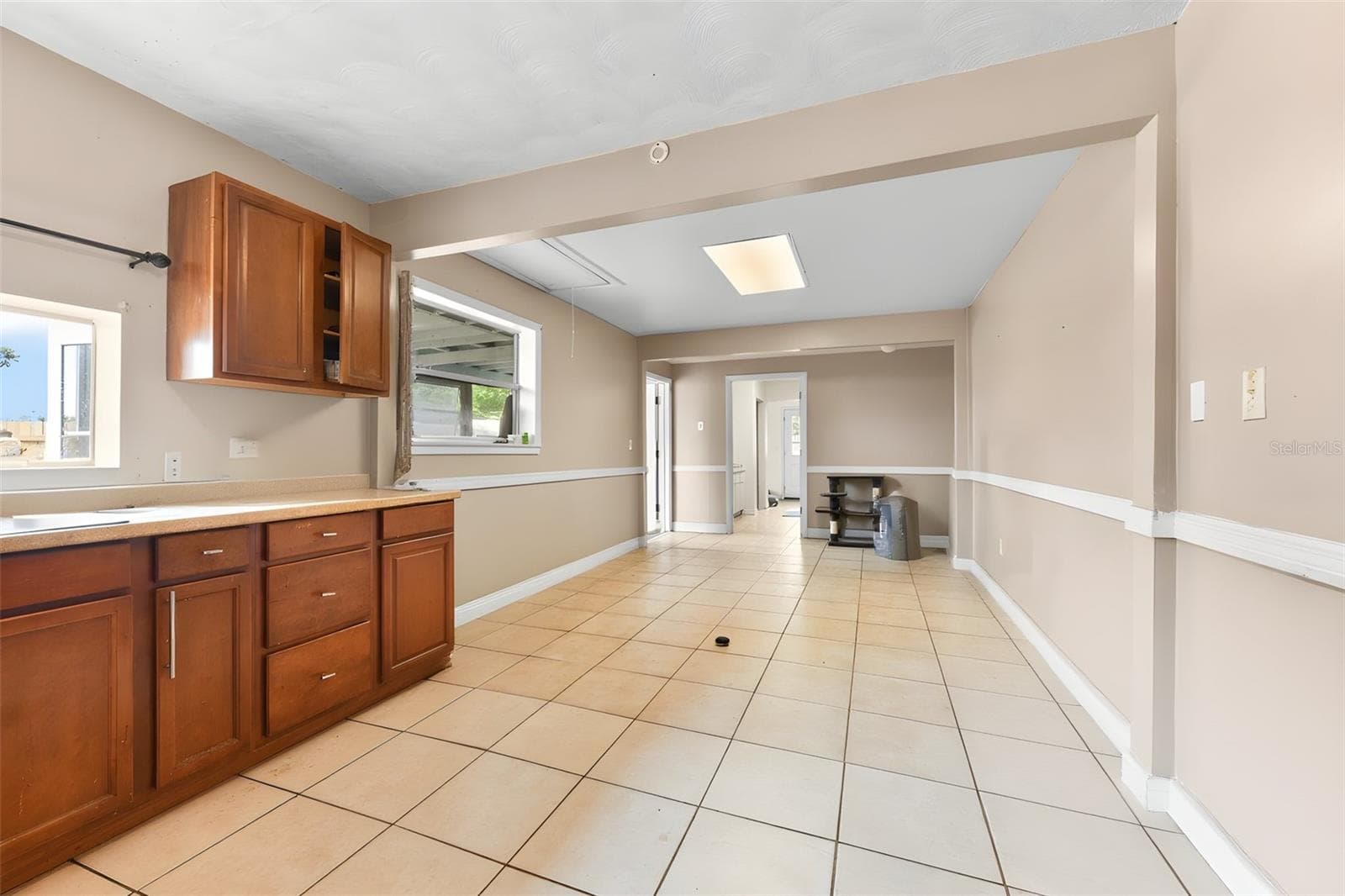 Dwelling Unit #3 living area - 2036 LAKE VIEW AVE, CHULUOTA