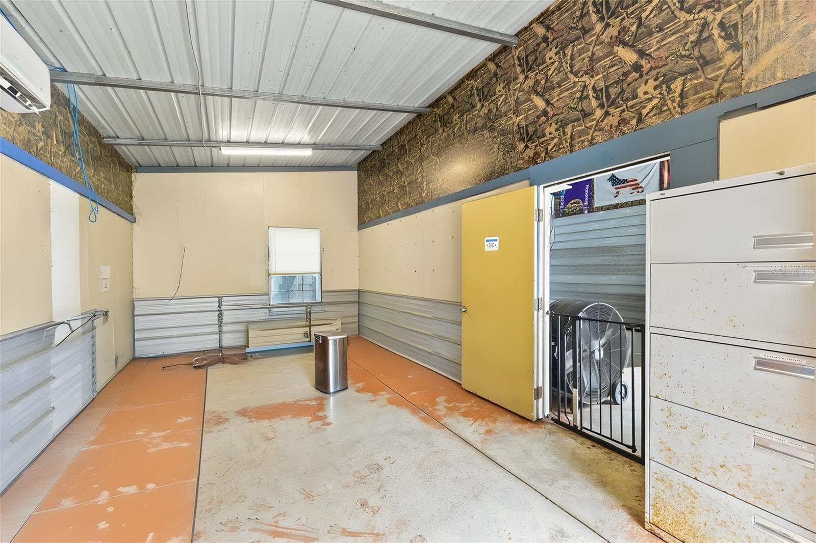 One of many rooms in Building 5. Split Unit AC in top corner - 2036 LAKE VIEW AVE, CHULUOTA
