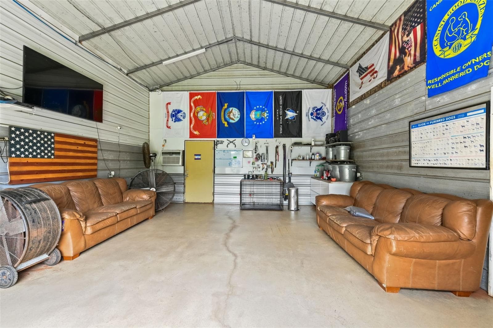 Large Bay with wall unit AC - 2036 LAKE VIEW AVE, CHULUOTA