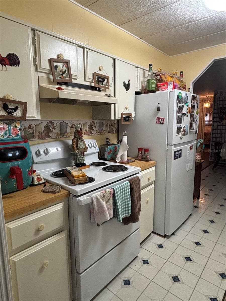 Manufactured Home at 2420 SE 175TH TER, SILVER SPRINGS, photo 7 of 23