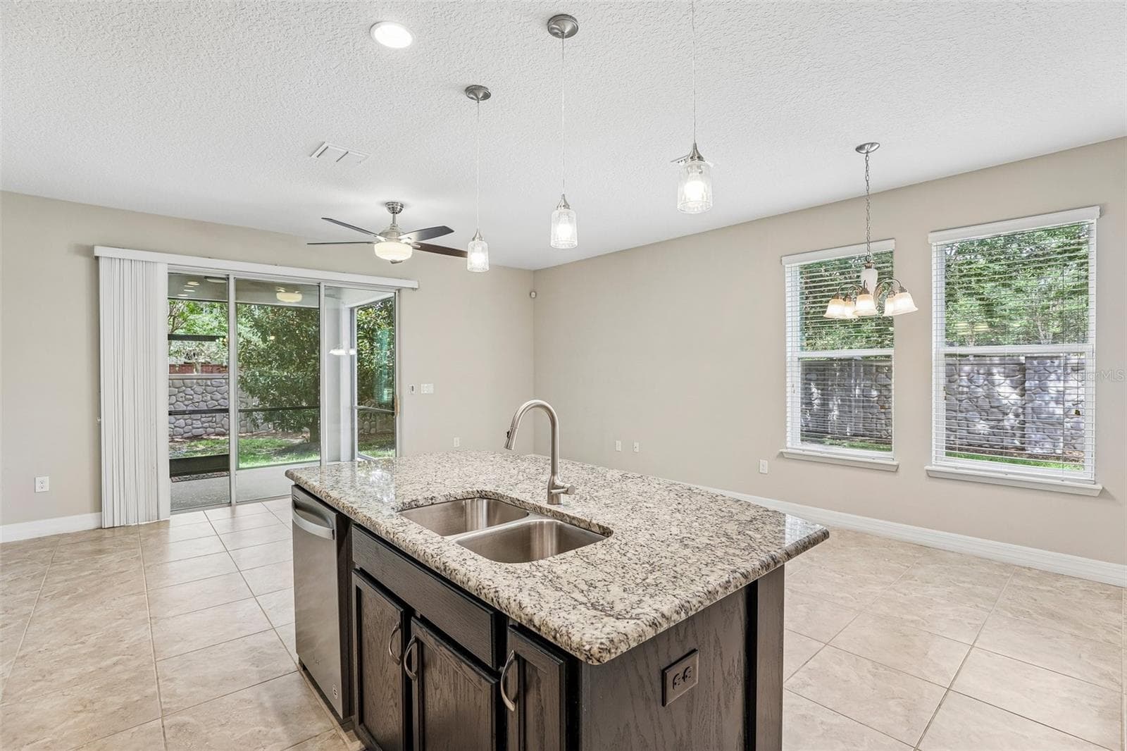 Light filled open concept main floor. - 198 MITCHELL CREEK WAY, OVIEDO