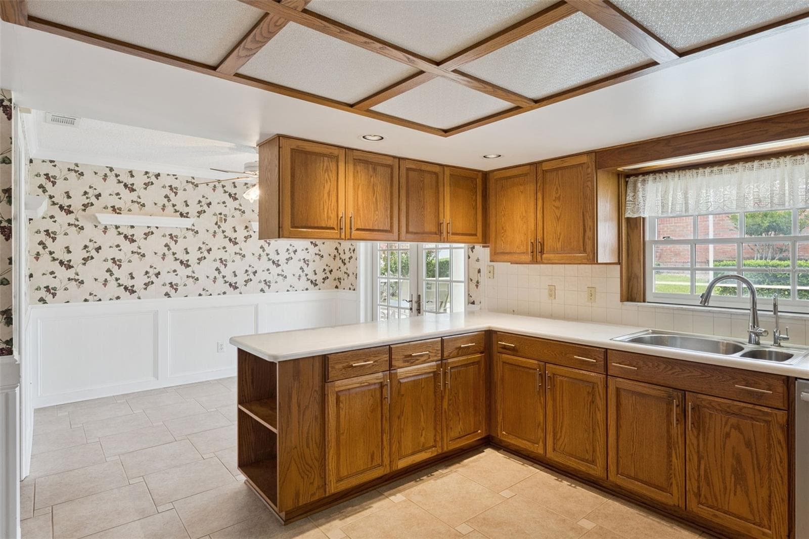 Single Family Residence at 220 ROLLINGWOOD TRL, ALTAMONTE SPRINGS, photo 11 of 50
