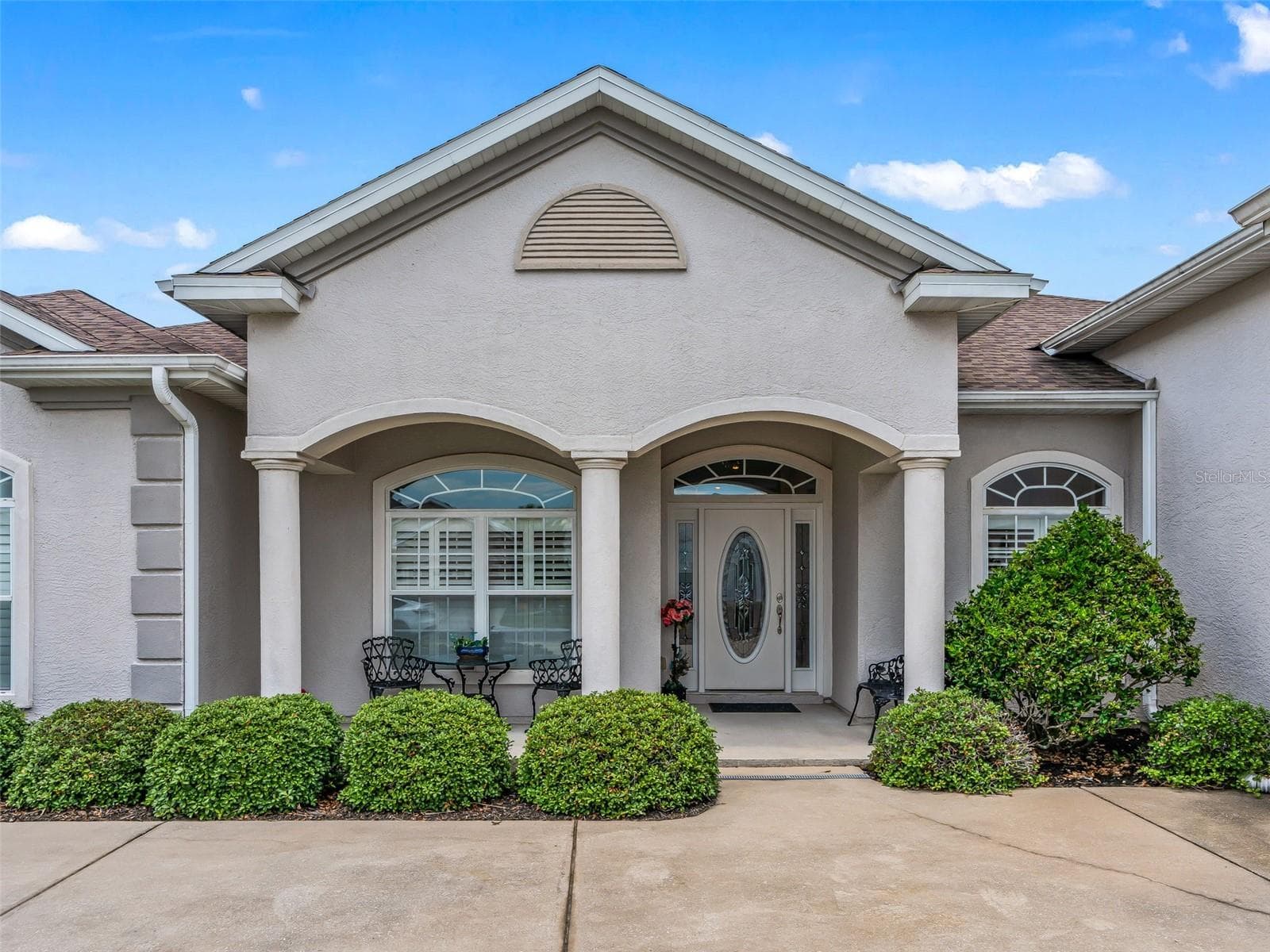 Front Porch w/3 Columns - 12421 SE 174TH LOOP, SUMMERFIELD