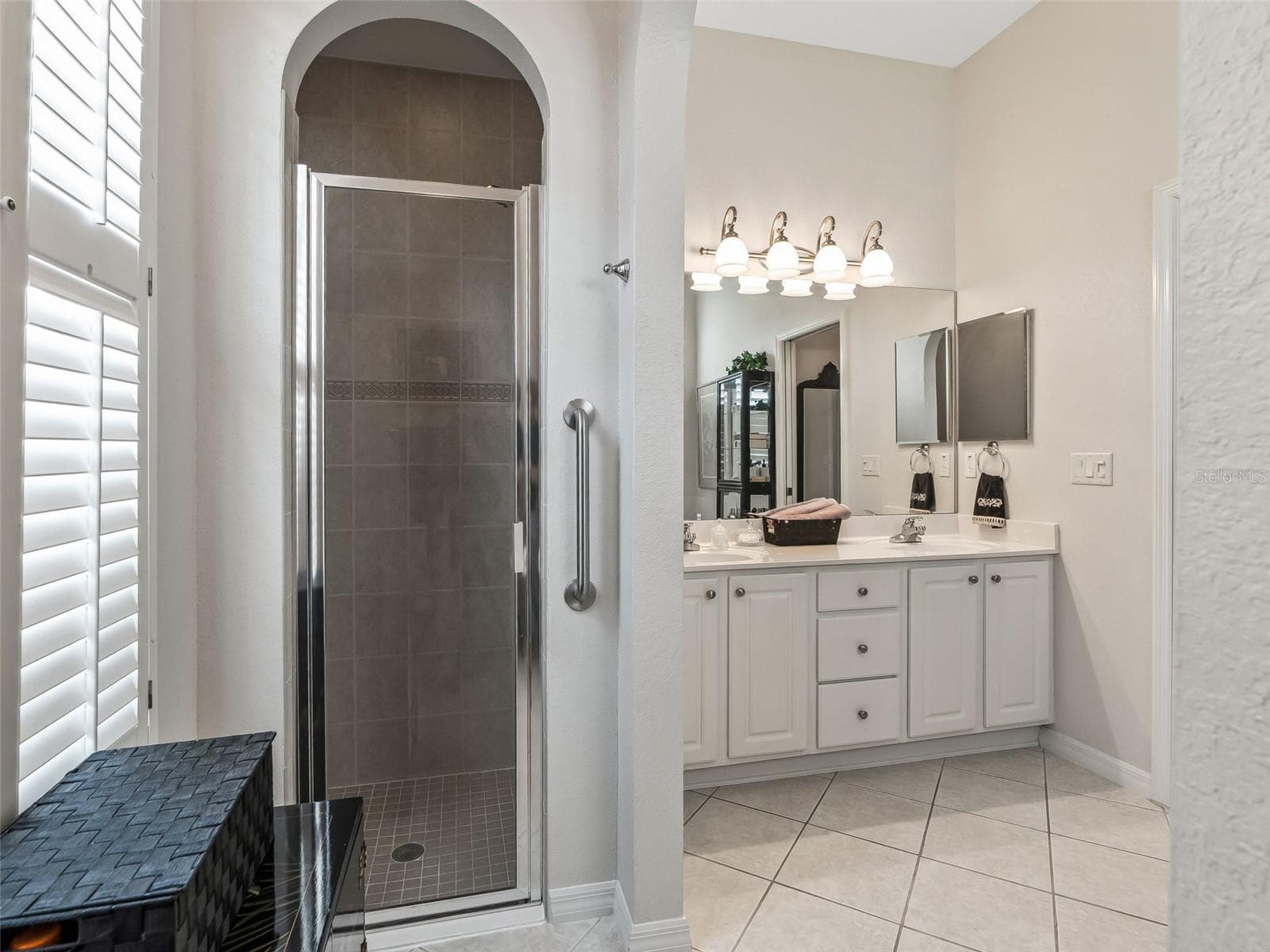 En Suite w/Tiled Walk in Shower - 12421 SE 174TH LOOP, SUMMERFIELD
