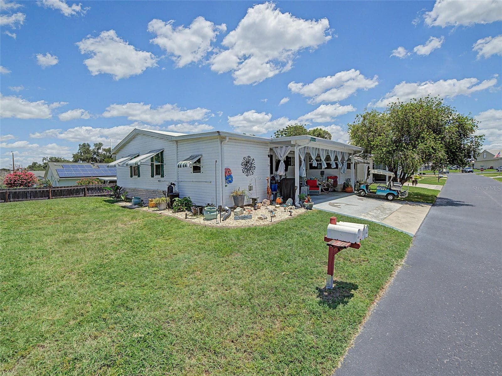 Manufactured Home at 37513 CAMPO AVE, ZEPHYRHILLS, photo 4 of 43