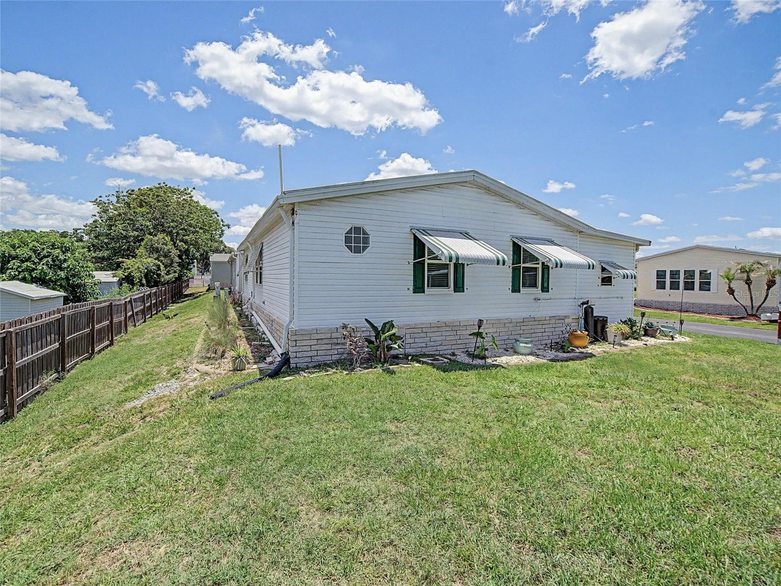 Manufactured Home at 37513 CAMPO AVE, ZEPHYRHILLS, photo 5 of 43