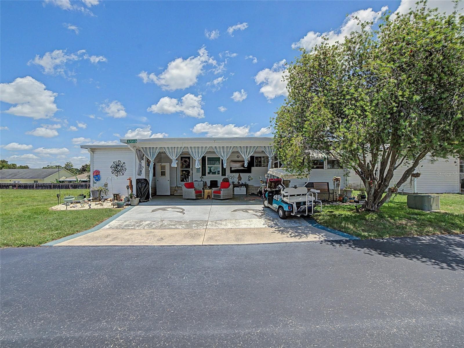 Manufactured Home at 37513 CAMPO AVE, ZEPHYRHILLS, photo 6 of 43