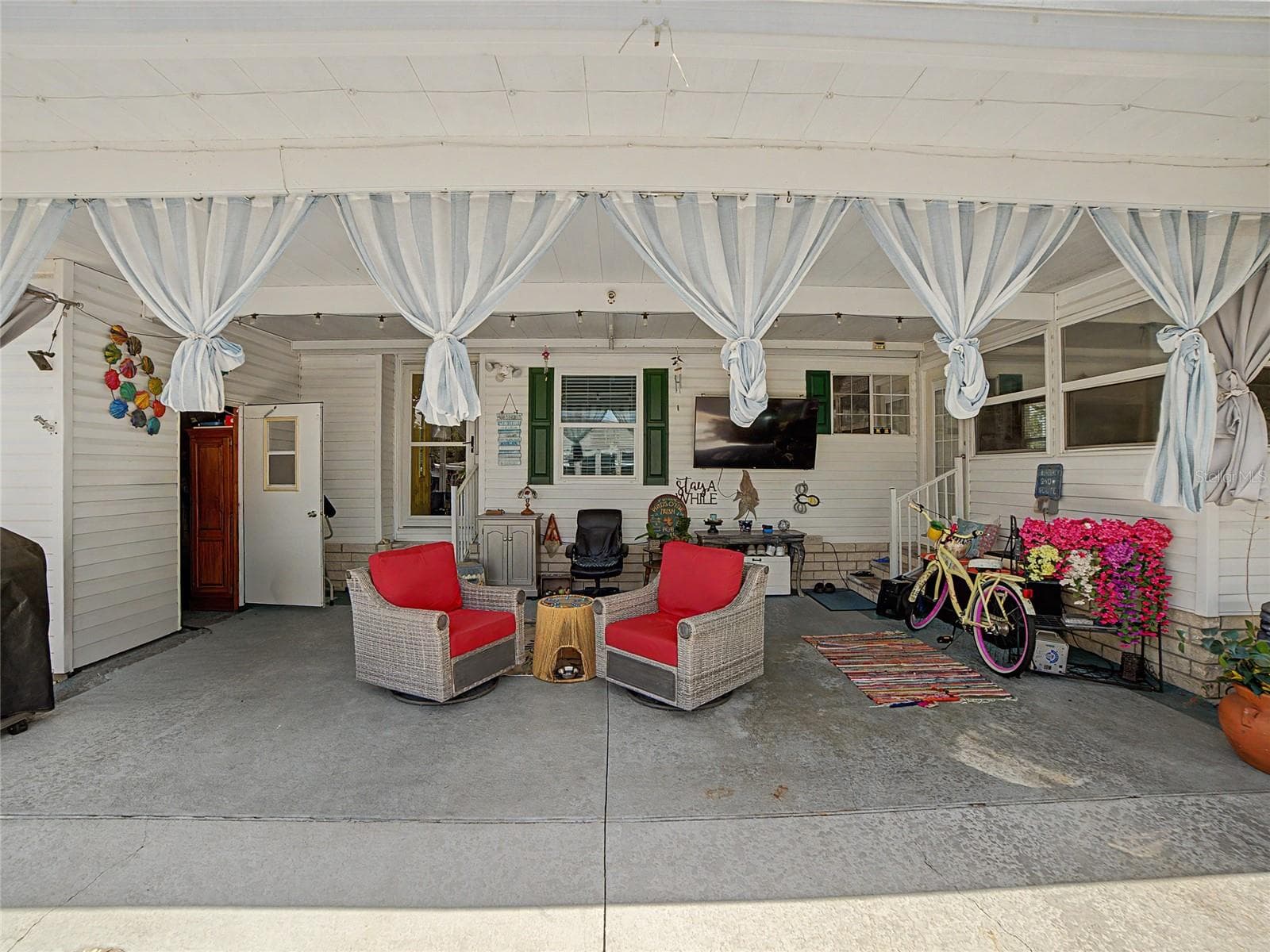 Manufactured Home at 37513 CAMPO AVE, ZEPHYRHILLS, photo 9 of 43