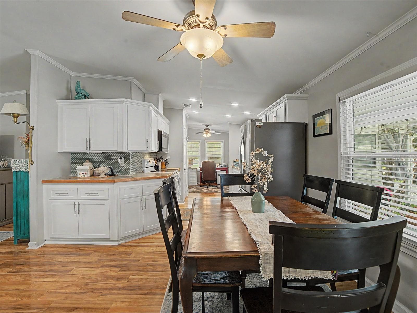 Manufactured Home at 37513 CAMPO AVE, ZEPHYRHILLS, photo 19 of 43
