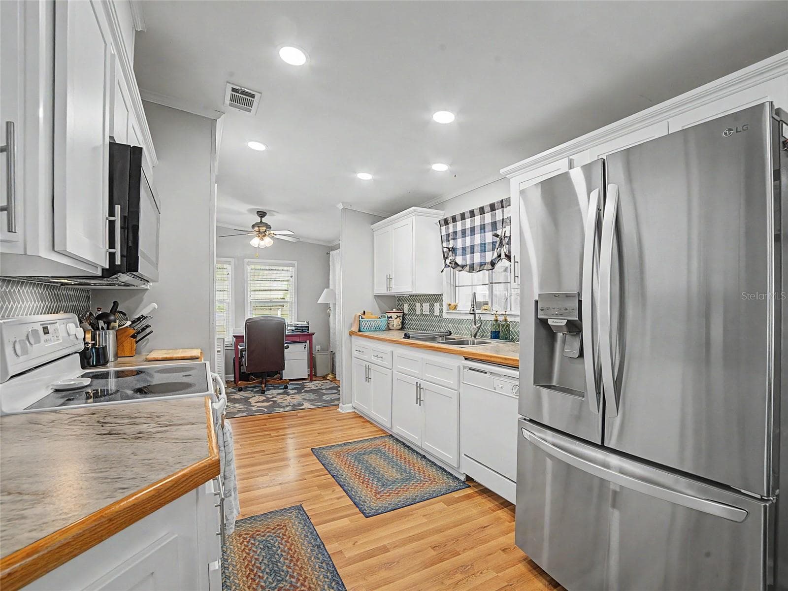 Manufactured Home at 37513 CAMPO AVE, ZEPHYRHILLS, photo 21 of 43