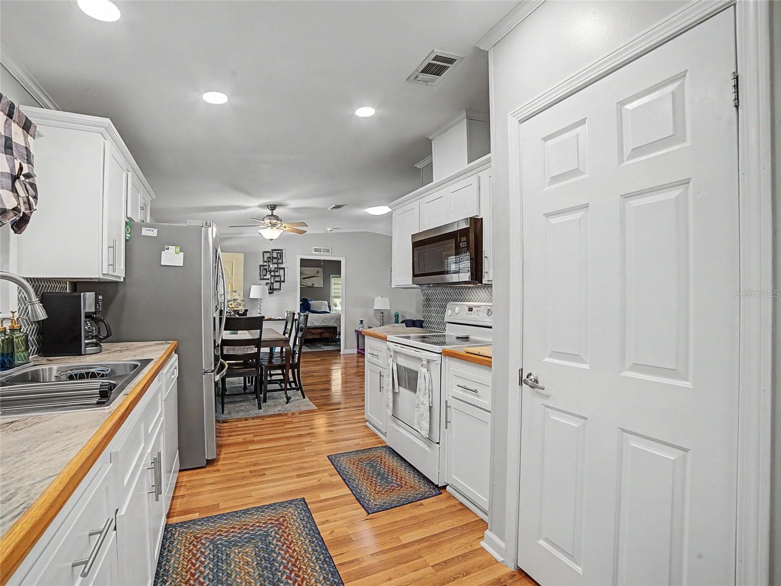 Manufactured Home at 37513 CAMPO AVE, ZEPHYRHILLS, photo 22 of 43