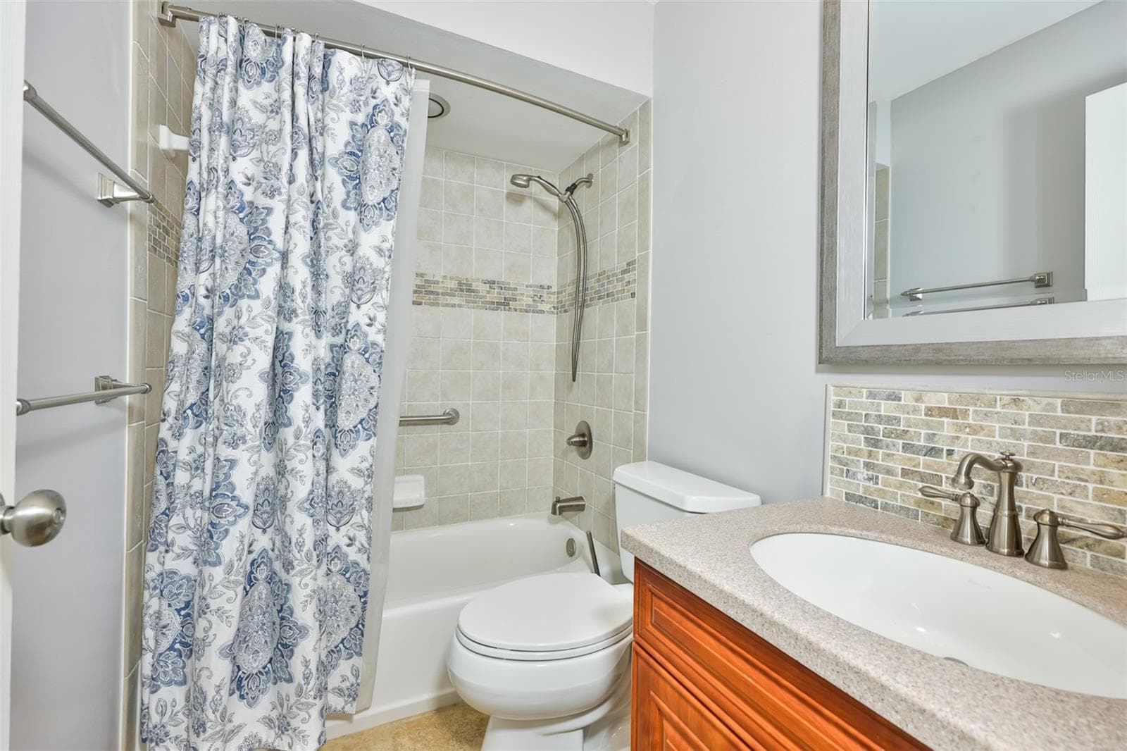 Single Family Residence at 14651 VILLAGE GLEN CIR, TAMPA, photo 18 of 59