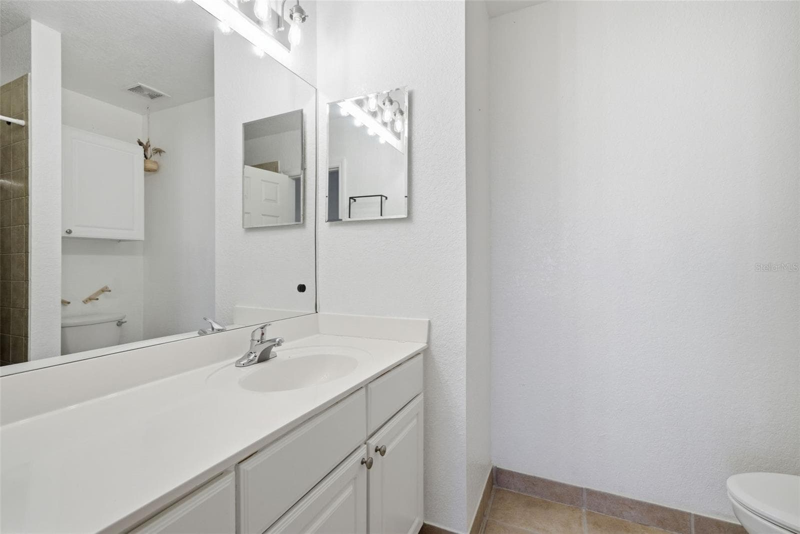 Condominium at 113 GRAND BEACH PL, TAMPA, photo 28 of 42