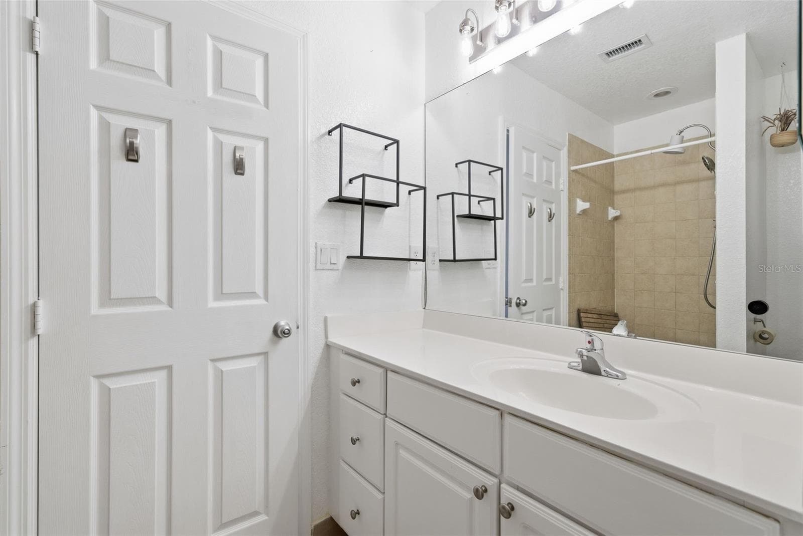 Condominium at 113 GRAND BEACH PL, TAMPA, photo 30 of 42