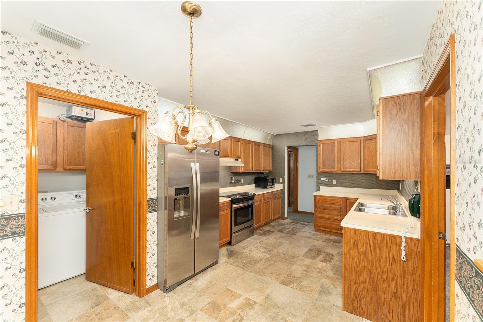 Lots of cabinetry for storage - 7027 NW 51ST TER, GAINESVILLE