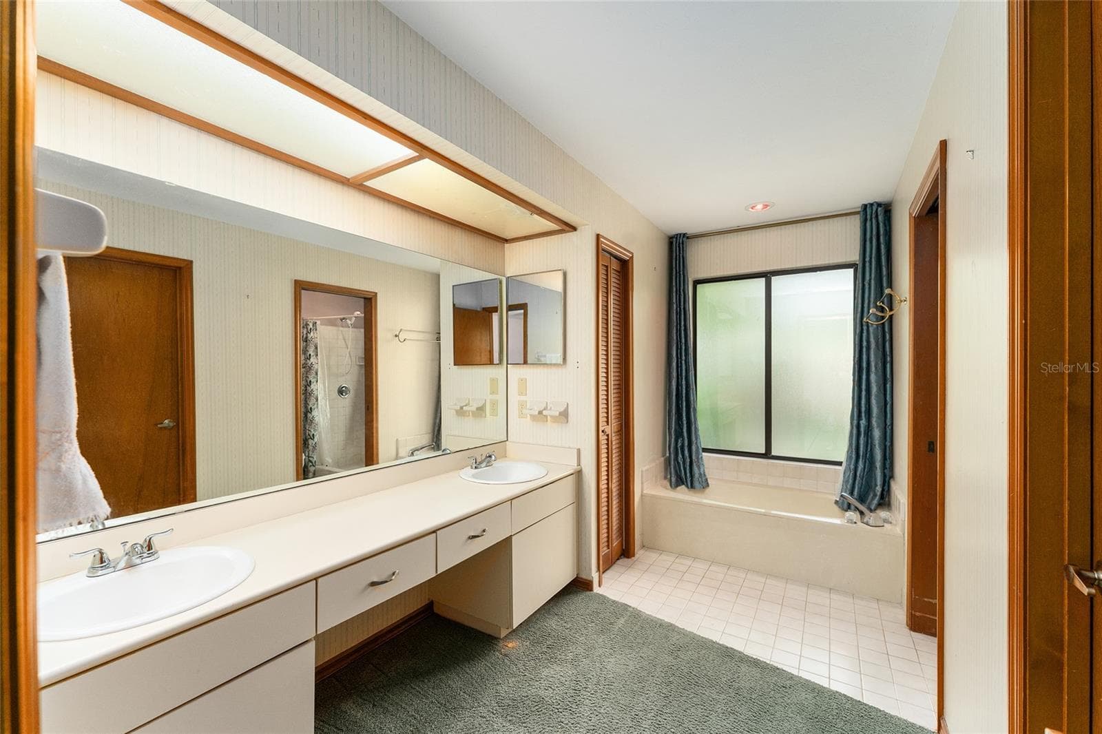 En Suite - 7027 NW 51ST TER, GAINESVILLE