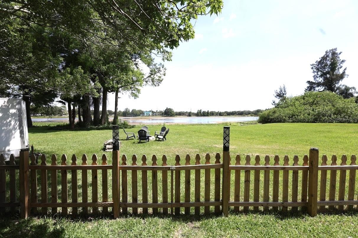Single Family Residence at 915 DEMPSEY ST, CLEARWATER, photo 9 of 28