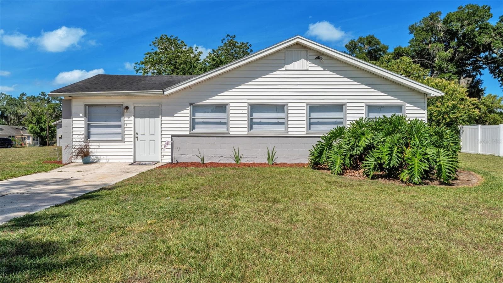 Single Family Residence at 5353 7TH ST SE, LAKELAND, photo 2 of 48