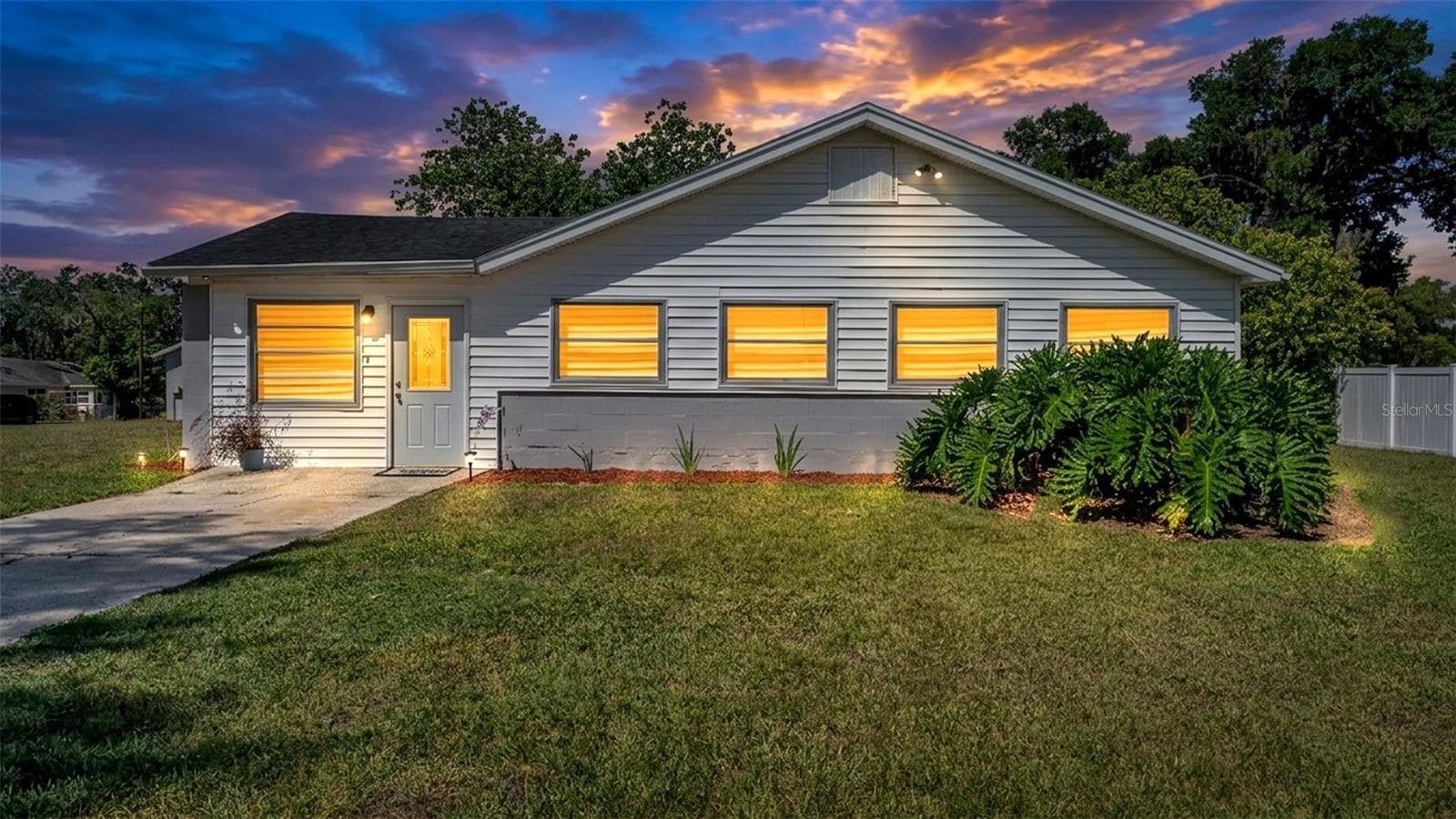 Single Family Residence at 5353 7TH ST SE, LAKELAND, photo 3 of 48