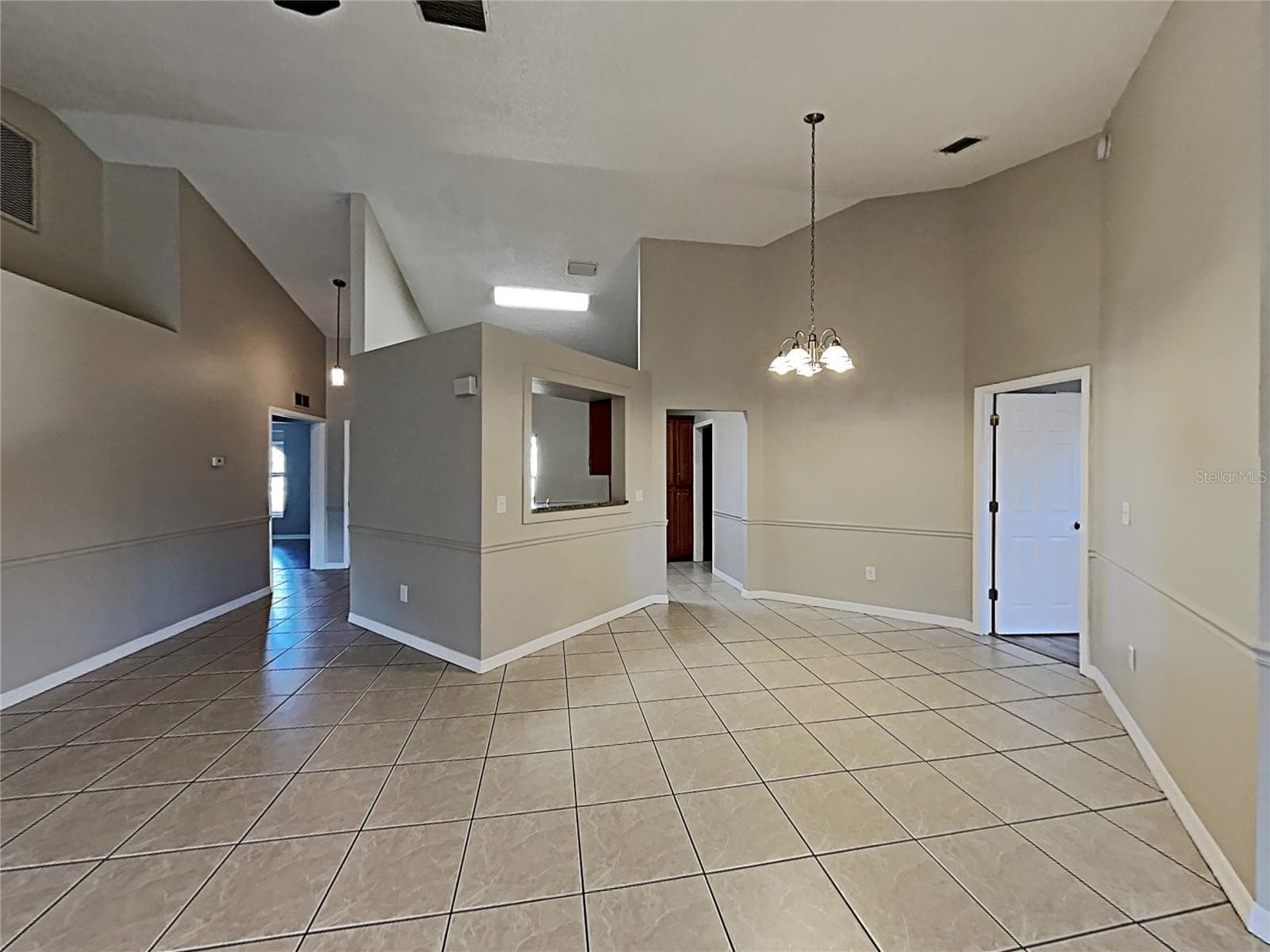 Single Family Residence at 11701 LYNMOOR DR, RIVERVIEW, photo 2 of 24