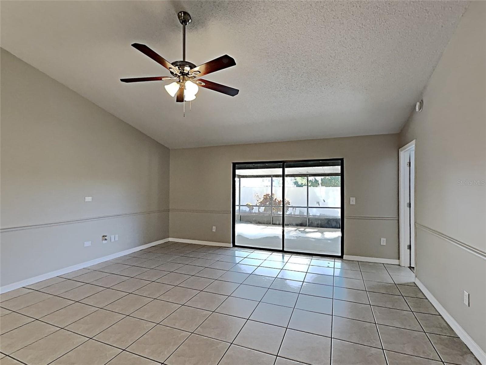 Single Family Residence at 11701 LYNMOOR DR, RIVERVIEW, photo 3 of 24
