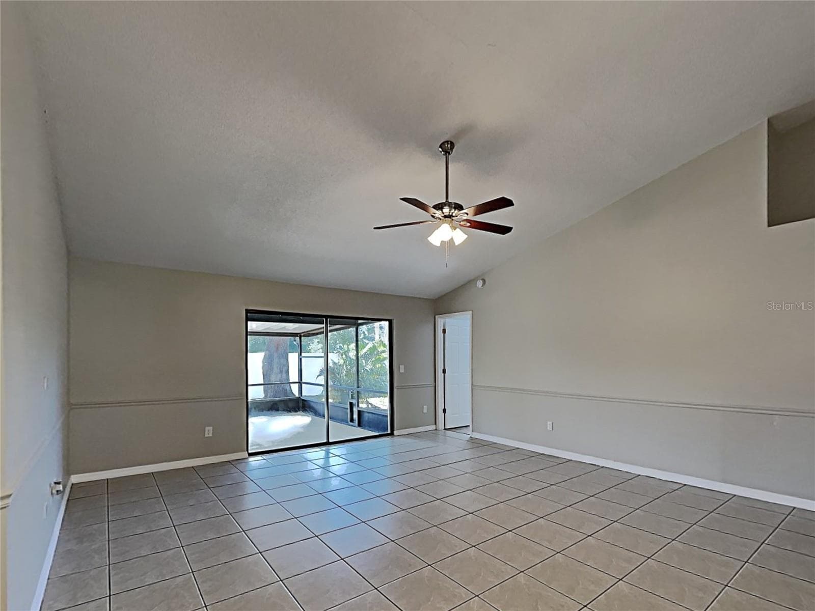 Single Family Residence at 11701 LYNMOOR DR, RIVERVIEW, photo 4 of 24